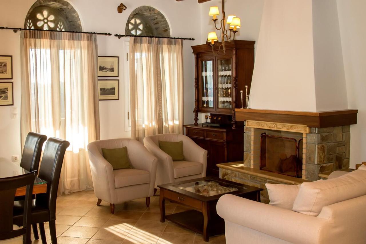 Adele Villa Arnados