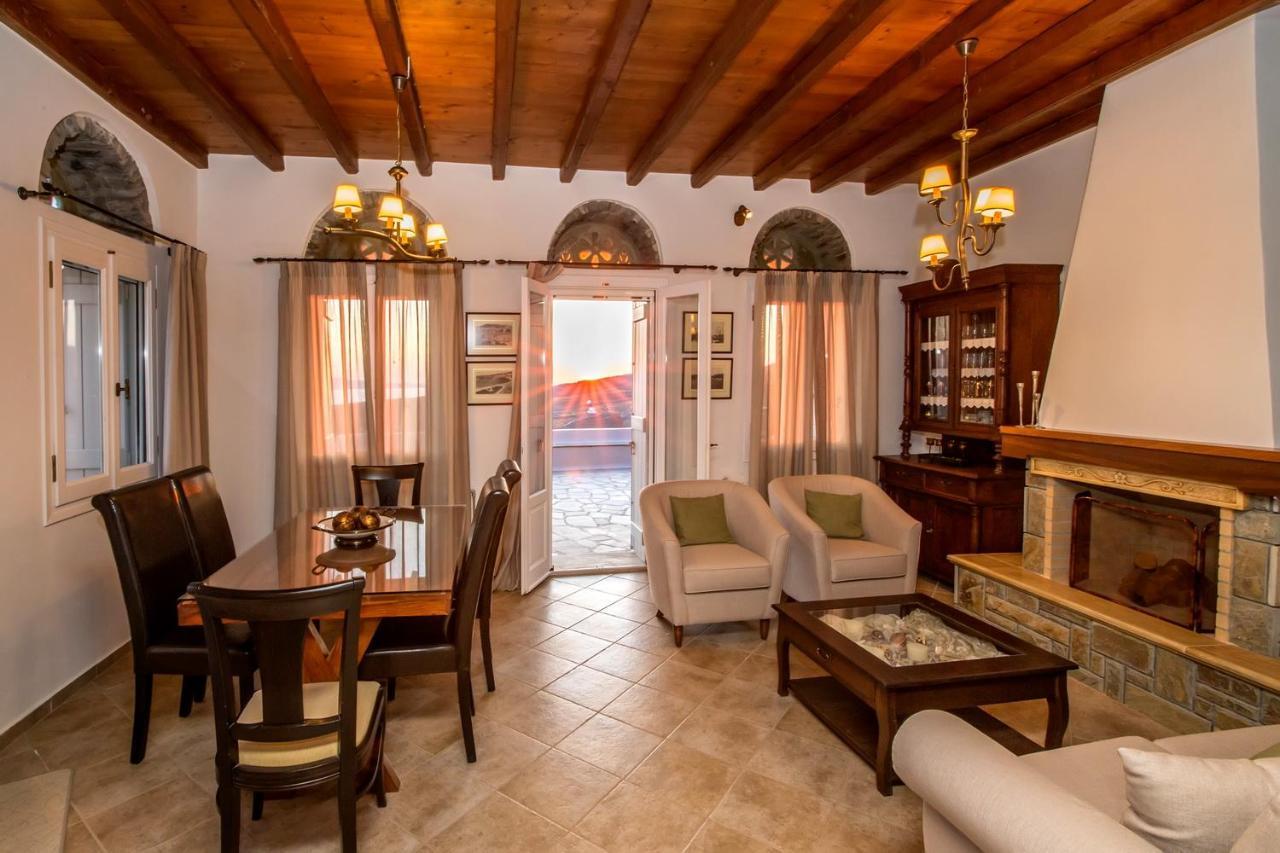 Adele Villa Arnados